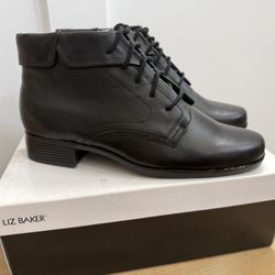 Womens Boots Size 7.5 New In Box