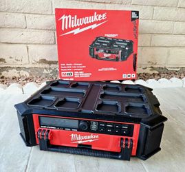 Milwaukee 18V PACKOUT Radio Bluetooth Speaker with Built-In Charger