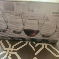 Benevolence 4 Piece Seamless Wine Glass Set 