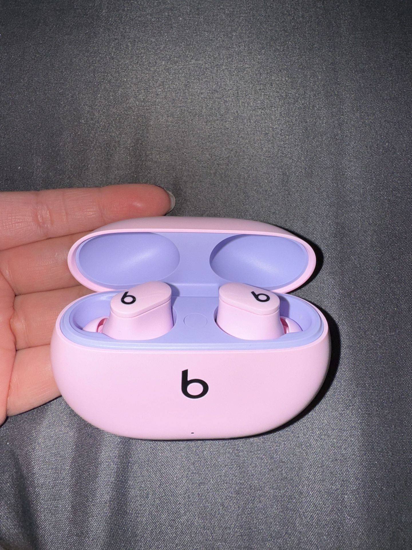 Pink beats studio buds