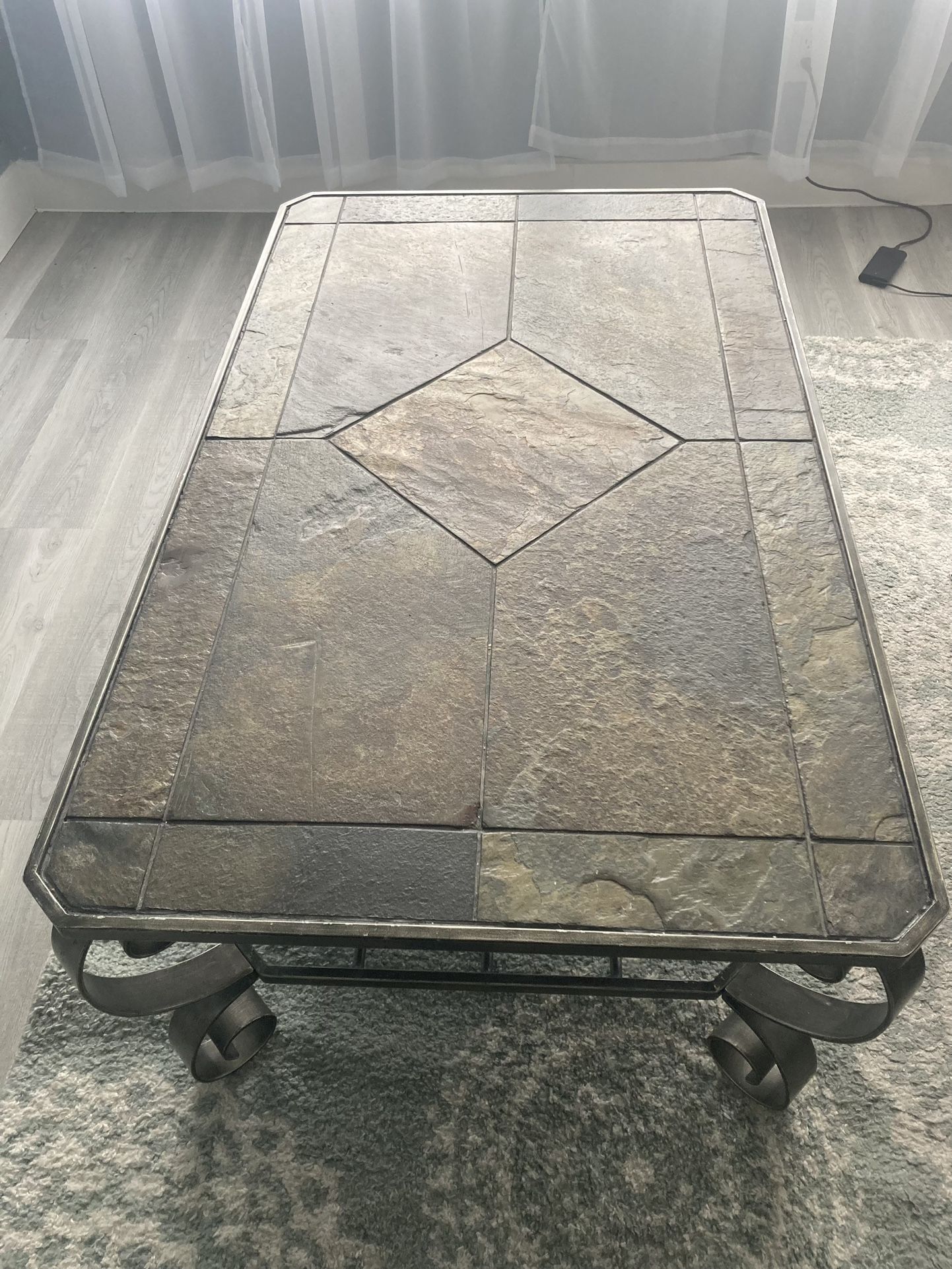 Beautiful 2 Piece Set- Coffee And End Table☕️