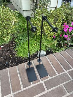 Set of 2 Modern Black Metal Toilet Paper Holders – Free Standing