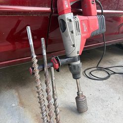MILEAUKEE HAMMER DRILL WITH 4 BITS 1 2”5/8 1” 1 1/4 VERY GOOD CONDITION $450