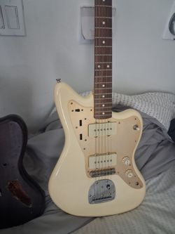 J. MASCIS..SQUIER jazzmaster..made in china...in xlnt condition..$425