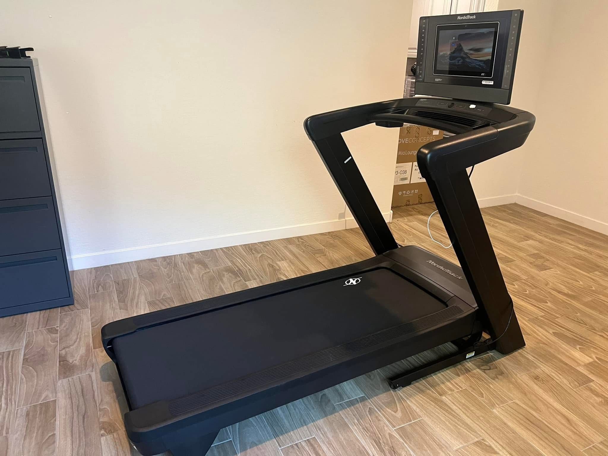 Ifit NordicTrack. 1750 Treadmill