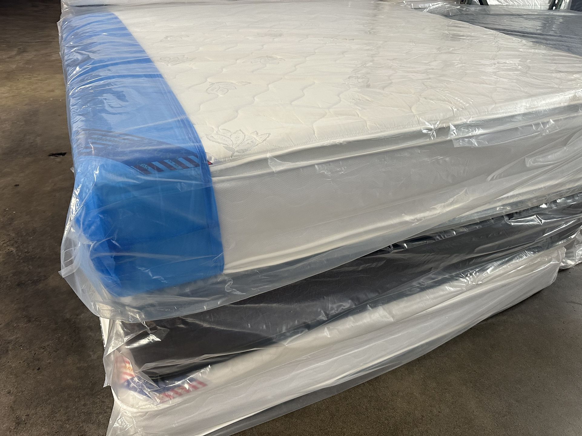 Cal King Pillow Top Bed (Mattress & Box Spring) Delivery Available 