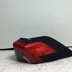 2019 2025 Toyota Rav4 right tail light (1B)