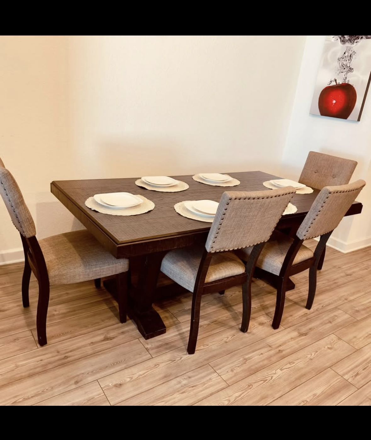 Beautiful Dinning Table For 6