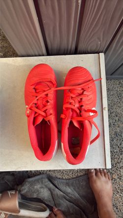 Soccer cleats - 2Y