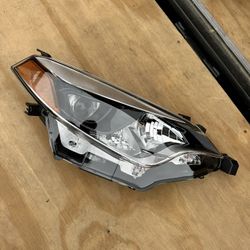 14-16 Toyota Corolla Passenger Headlight New