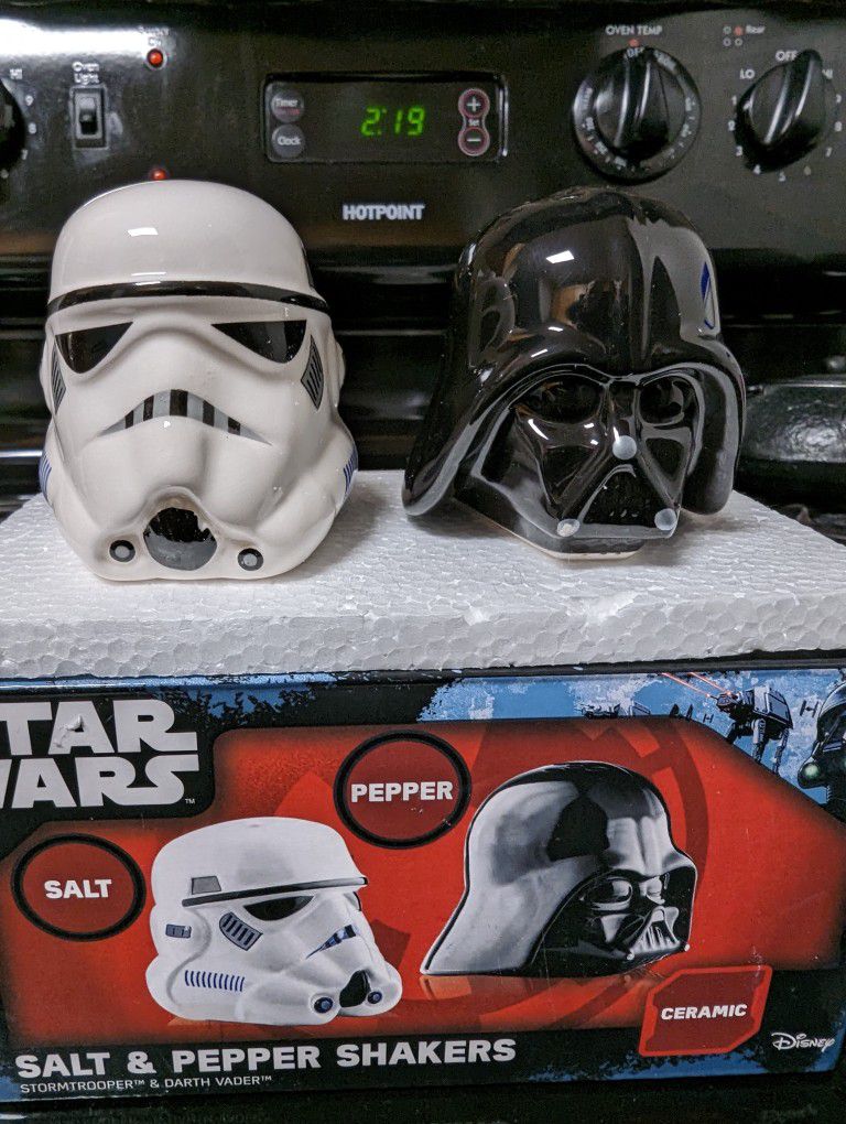 Disney Darth and Stormtrooper salt And Pepper Shakers 