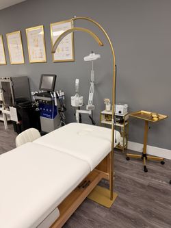 Esthitician Halo Lamp Gold 