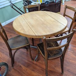 Beautiful Table With 4 Chairs