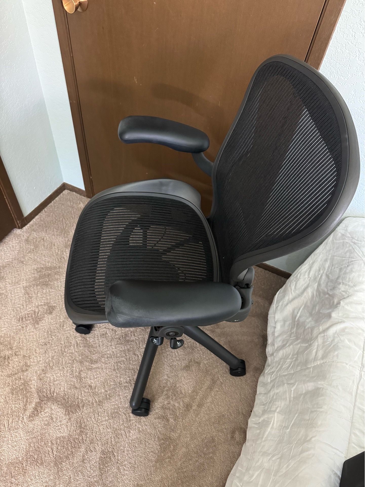 Herman Miller Aeron 2 - 2006 chair in solid shape