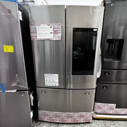 SAMSUNG FAMILY HUB FRENCH DOOR TOUCH SCREEN FRIDGE