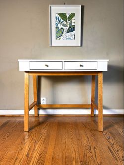 Contemporary white desk/vanity