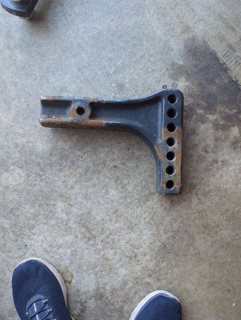 2 1/2" Adjustable Hitch.