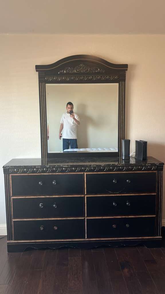 Dresser With mirror