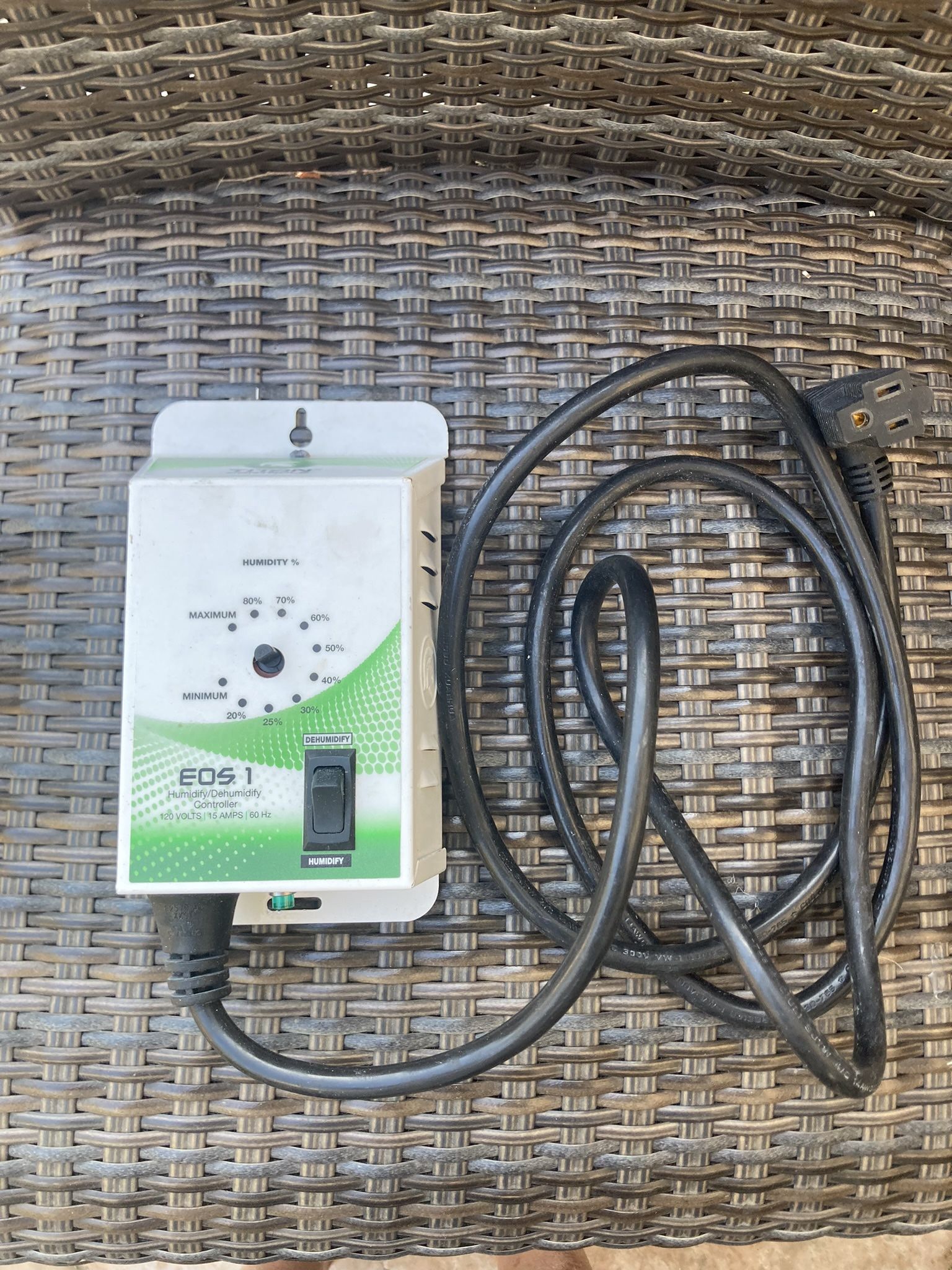 TITAN CONTROLS HUMIDIFY/DEHUMIDIFY