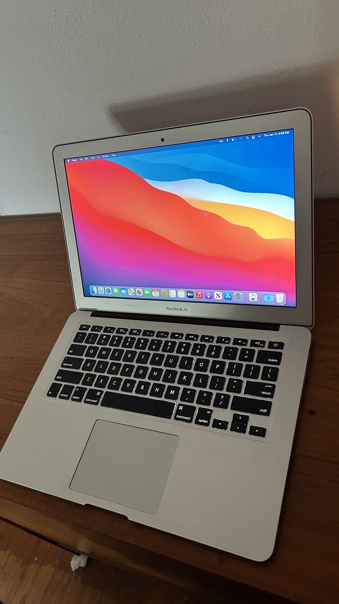 Apple MacBook Air 13” I5/8GB/256GB SSD $180