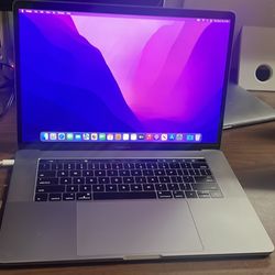 MacBook Pro 15 Inch Screen 16GB RAM 500GB SSD Core i7 