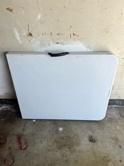 6’ folding table