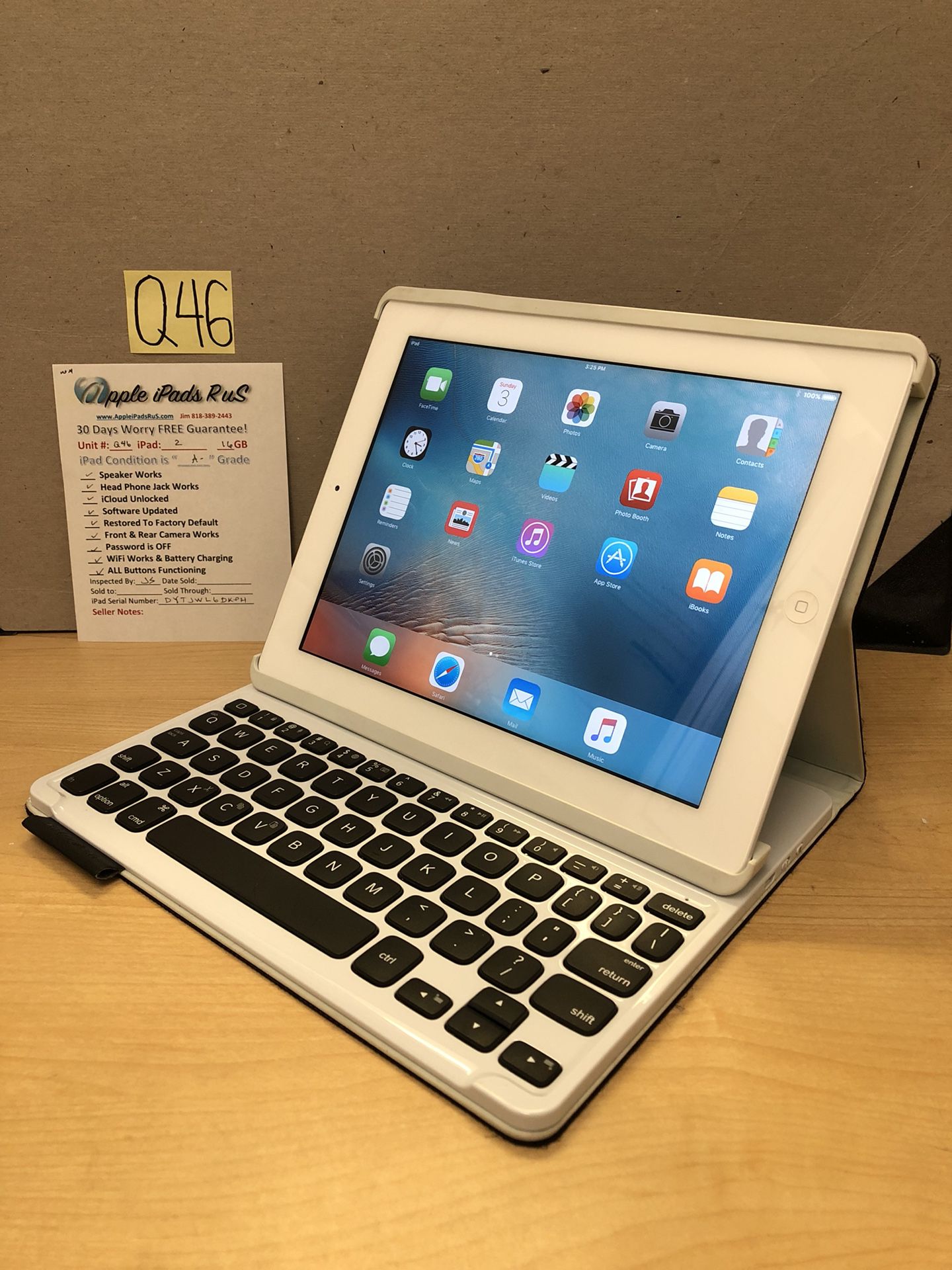 Q46 - iPad 2 16GB with Keyboard