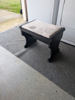 Black Upholstered Accent Bench