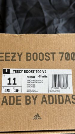 Yeezy Boost 700 V2 Vanta size 11