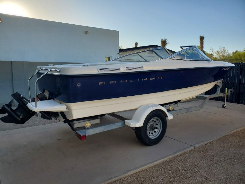 2003 Bayliner 2150 Excellent Condition