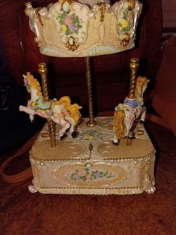 Decorative Carousel Music Box Figurine