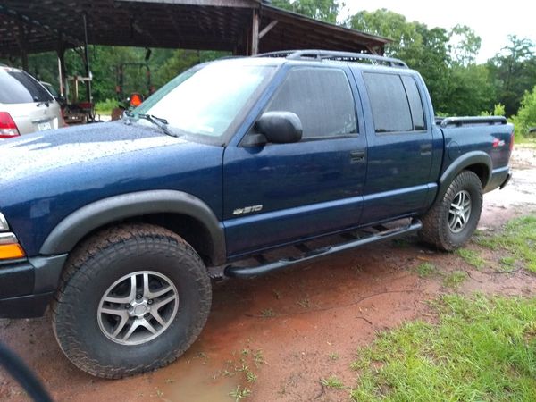 02 Chevy S10 zr5 crew cab 4x4 with 3" suspension lift and 33/12.50r15