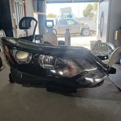 nissan rogue Sport 2019 pass front lamp OEM