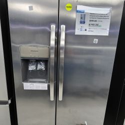 NEW SIDE BY SIDE REFRIGERATOR  WITH ICE MAKER  1 YEAR WARRANTY/ 1 AÑO DE GARANTIA POR ESCRITO 