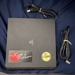 PS4 Slim 