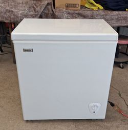 Hanai Upright Chest Freezer * 5 Cu Ft * Works Great * Clean