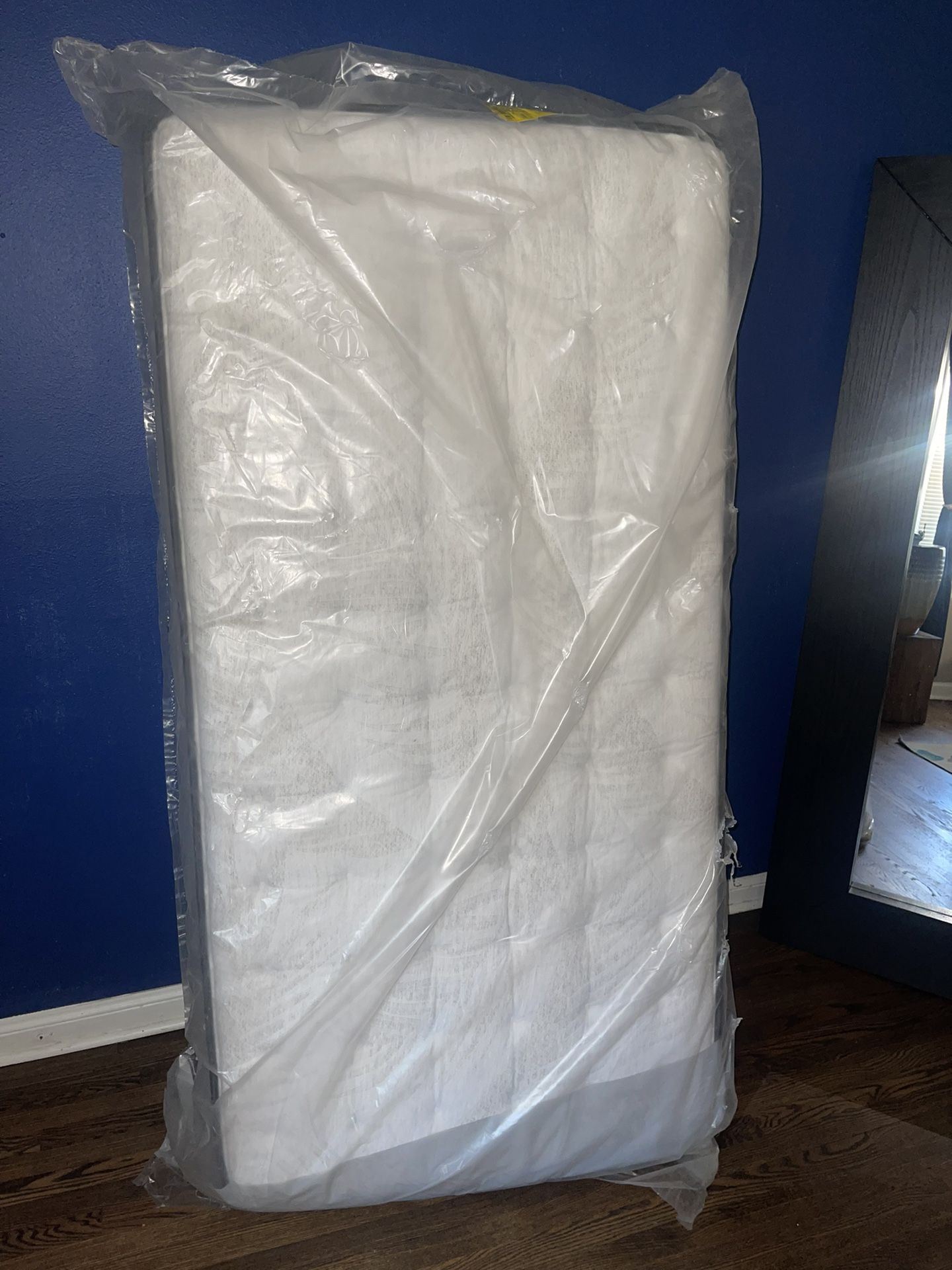 Twin mattress Sealy