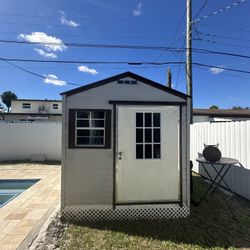 Shed For Sale/ Casita De Patio 