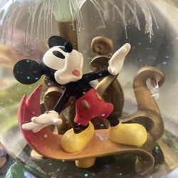 Disney’s Snow Globe Plays “A Dream Is A Wish Your Heart Makes “