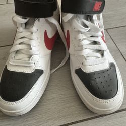 boys brand new nike size 4