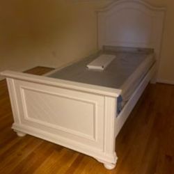 Twin  Bed Room Set W/ Dresser