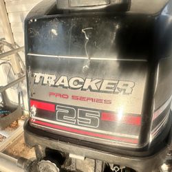 Tracker 25hp 