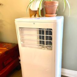 GE 6,100 BTU Portable Air Conditioner with Dehumidifier – Like New!