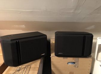 Bose 301 Bookshelf Right And Left Speakers.