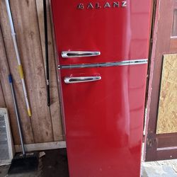 Galanz Fridge And Freezer 