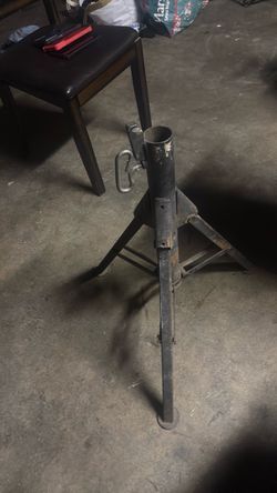 Heavy Duty Metal Tripod Stand