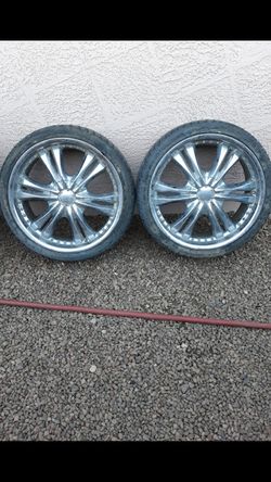 Vendo 2 llantas y 2 rines solo 2 nomas tengo dos 245x35x20 estan buenas $ 70