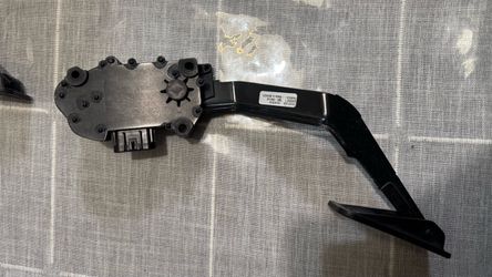 2003–2006 Chevrolet Trailblazer accelerator pedal
