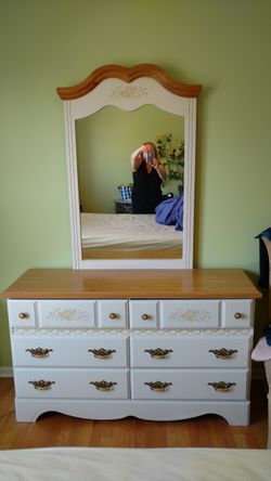 Like new bedroom set. The headboard can fit a full or queen size mattress. Selling price $775.