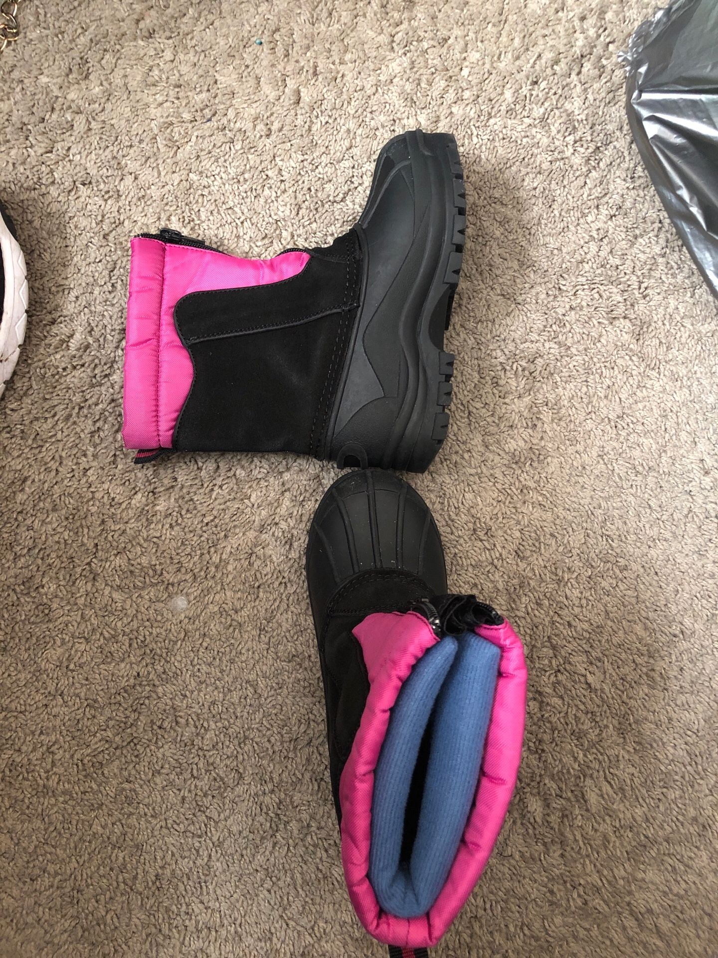 Girls size 11 snow boots